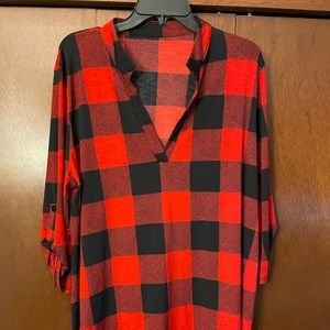 Buffalo plaid v neck 3/4 sleeve tee